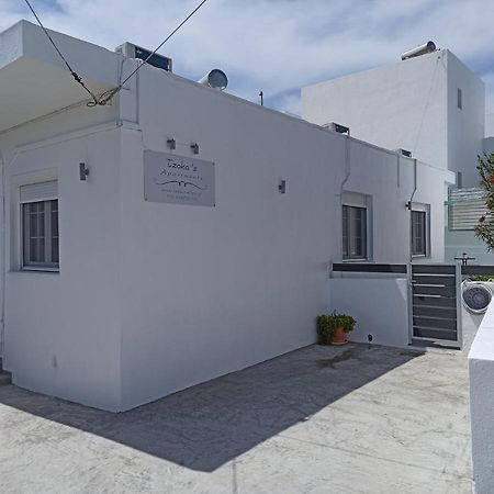 Tzoka'S Apartments Adamantas  Buitenkant foto