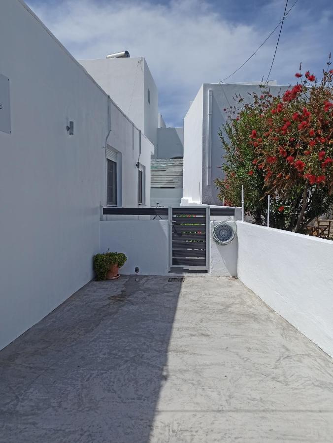Tzoka'S Apartments Adamantas  Buitenkant foto